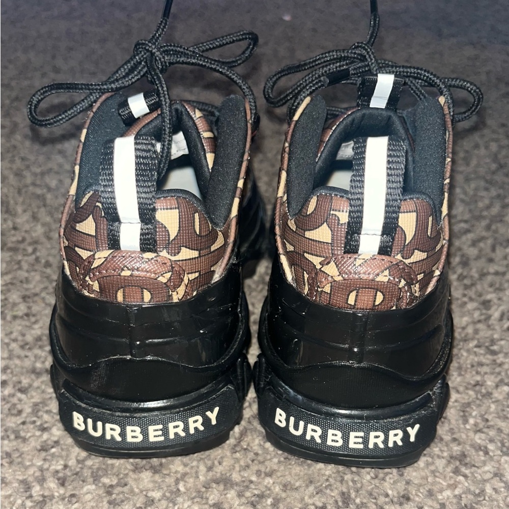 Authentic women size 6.5 burberry sneaker.